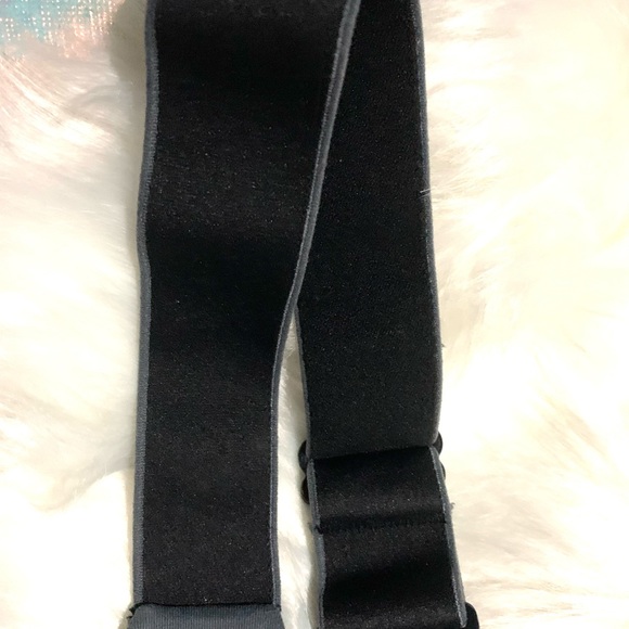 Livi Active 46D High Impact Sports Bra - Picture 3 of 6